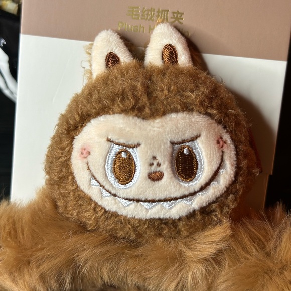 THE MONSTERS CLASSIC SERIES- LABUBU PLUSH HAIR CLIP - Picture 3 of 4